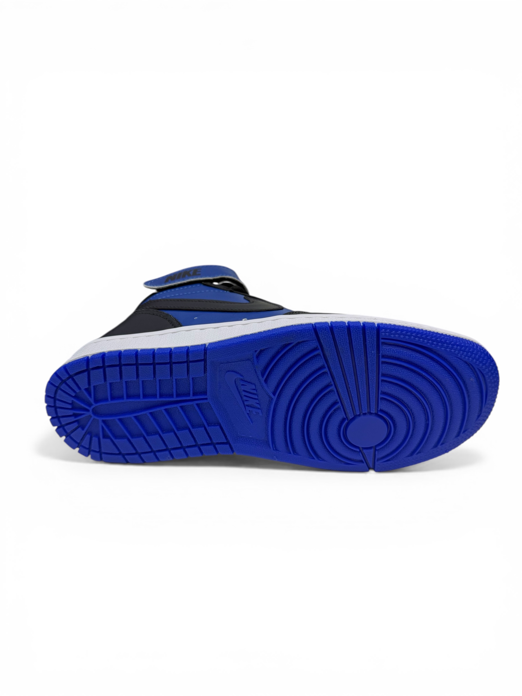 NIKE BOTA BOROUGH (PRETO AZUL)